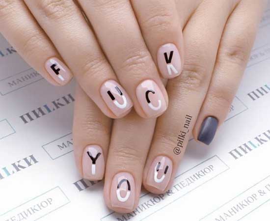 Slogan sur les ongles