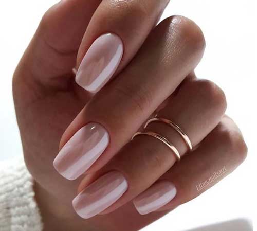 Frotter manucure tendance beige brillant