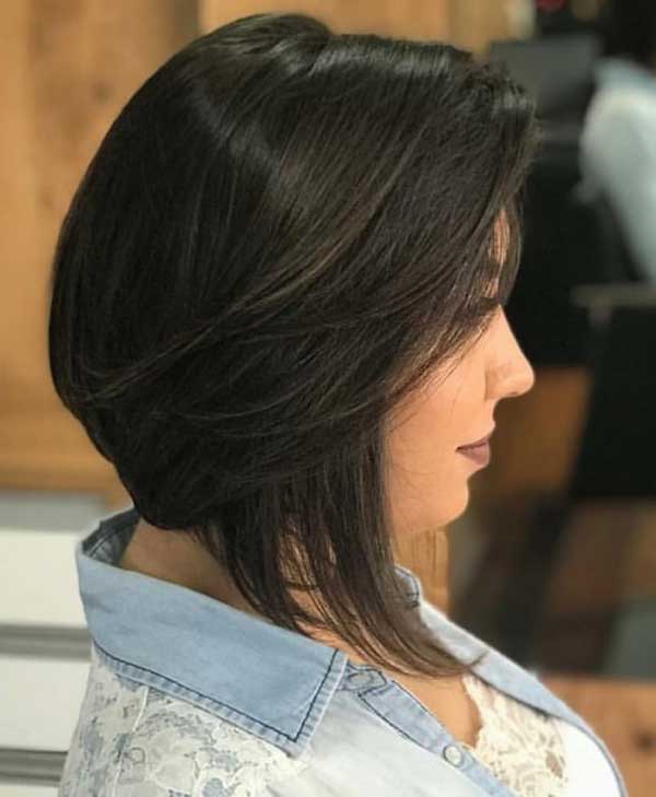 Haircut trends for medium hair: minimalism, asymmetry - photo