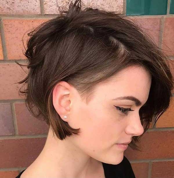 Haircut trends for medium hair: minimalism, asymmetry, originality