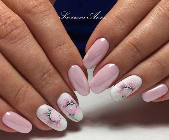 Flowers in manicure