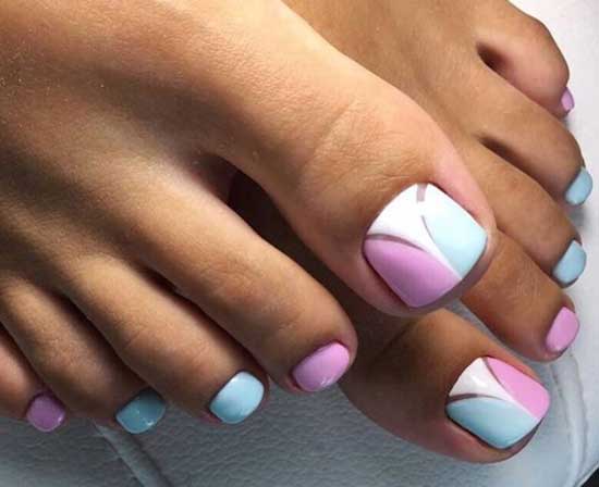 Pink + mint color in pedicure