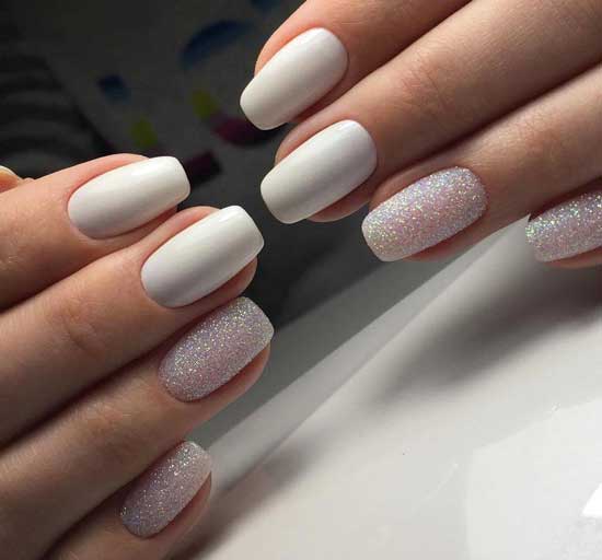 White and velvet sand on the nails