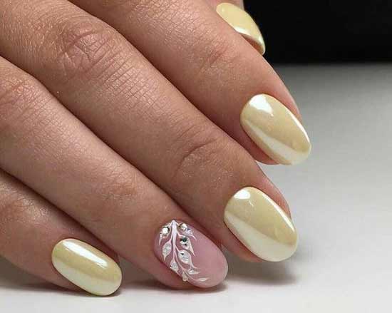 Light manicure with pearl rub