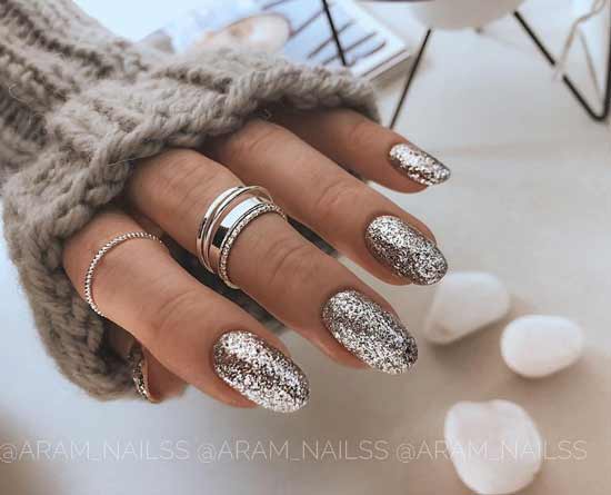 Gold cool nails