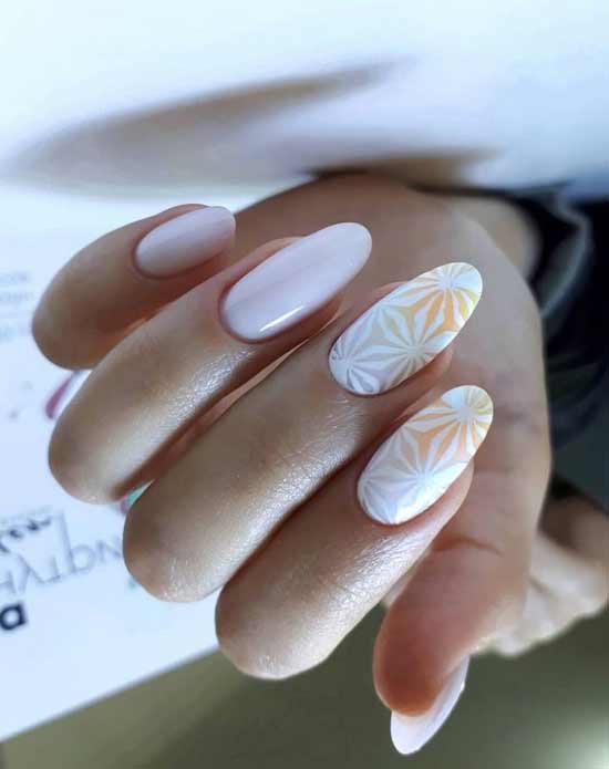 Cool flowers in manicure