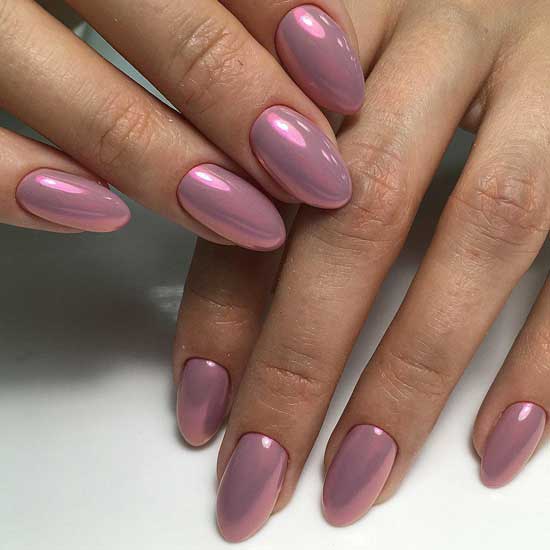 Frotter brillant sur les ongles