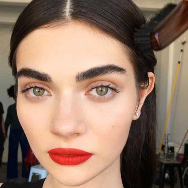 Wide eyebrows - anti-trend