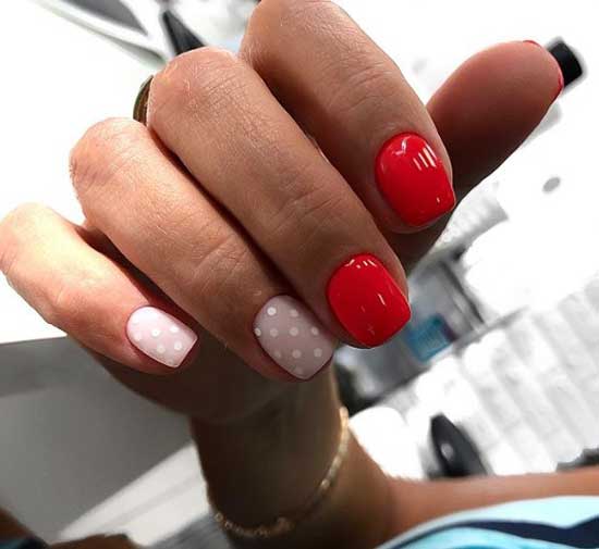 Short nails and striking design