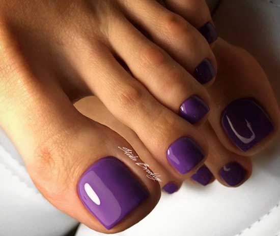 Purple juicy color in pedicure