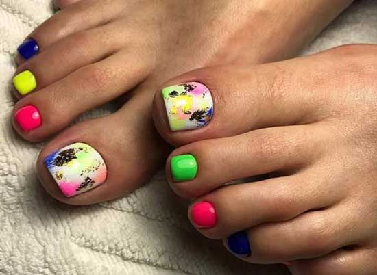 Summer bright pedicure 2018