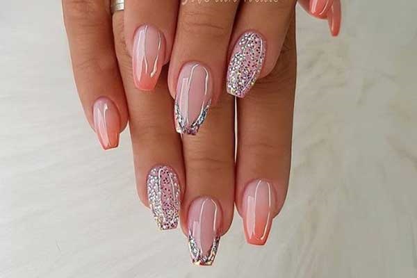 Fashionable pastel shades in manicure