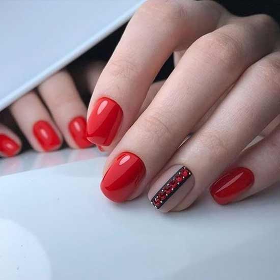 La meilleure manucure rouge pour les ongles courts