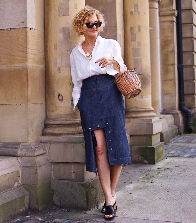 Chemise blanche avec jupe en jean mi-longue