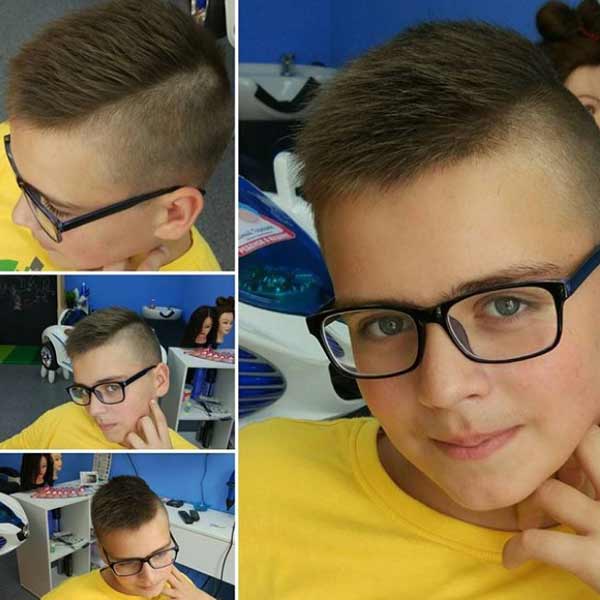 Nouvelle coupe de cheveux d'écolier à la mode