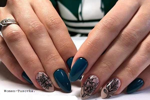 Dark green color manicure with a pattern