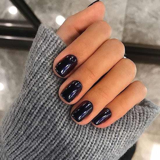 Monophonic manicure in blue tones