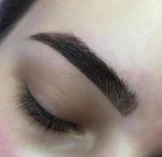 Distribution of color over the eyebrow