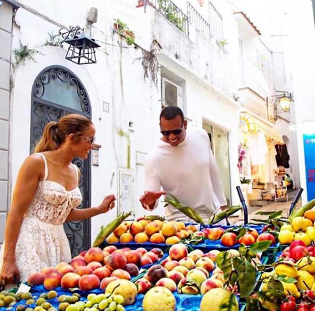 J.Lo se reposant sur Capri