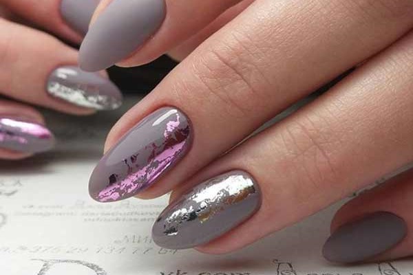 Gray manicure + colored foil