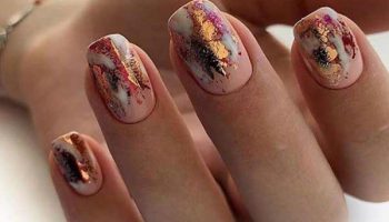 We select a manicure design for autumn 2018: fashion design trends