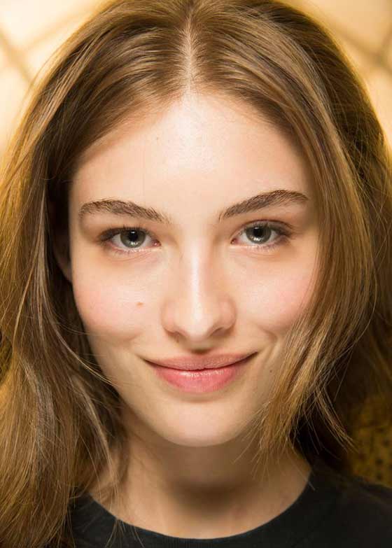 Natural make-up is in trend, and bright eyebrows are anti-trend