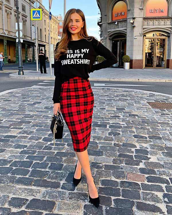 Look with a plaid skirt