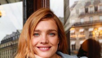 Natalya Vodianova image cool avec une doudoune raccourcie