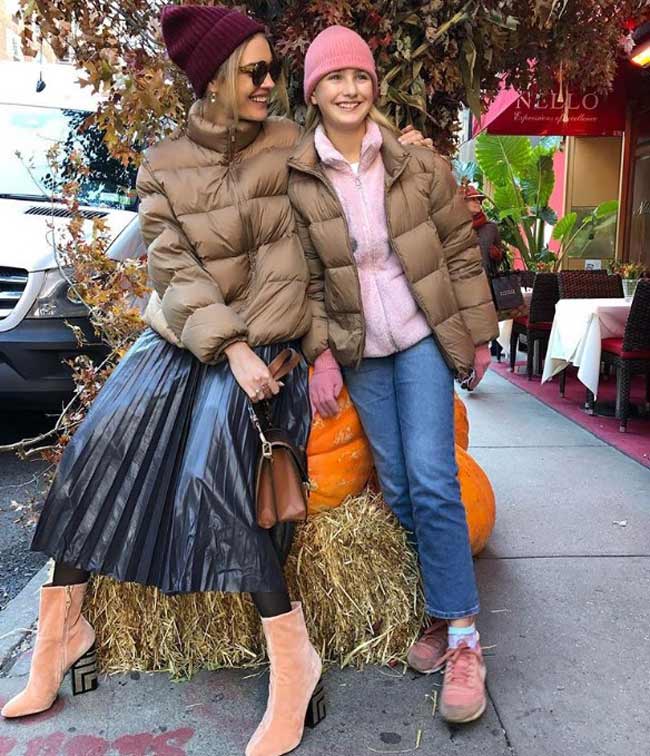 Image de Natalya Vodianova dans une doudoune courte d'hiver