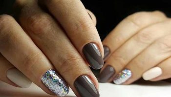 Contrasting color combination for short nails