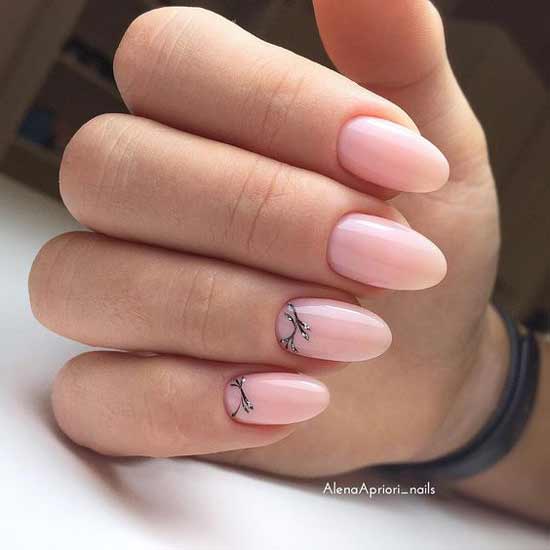 Neutral design and color of manicure