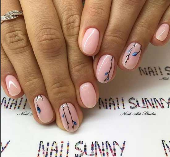 Light pink and simple flowers - manicure