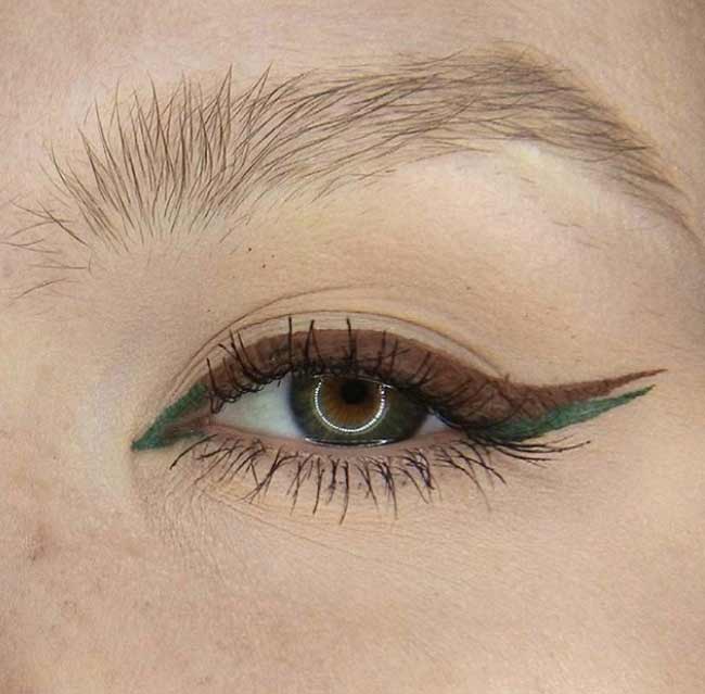 Idée de maquillage pour les yeux double flèche colorée