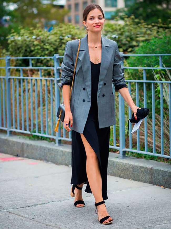 Robe noire avec blazer gris