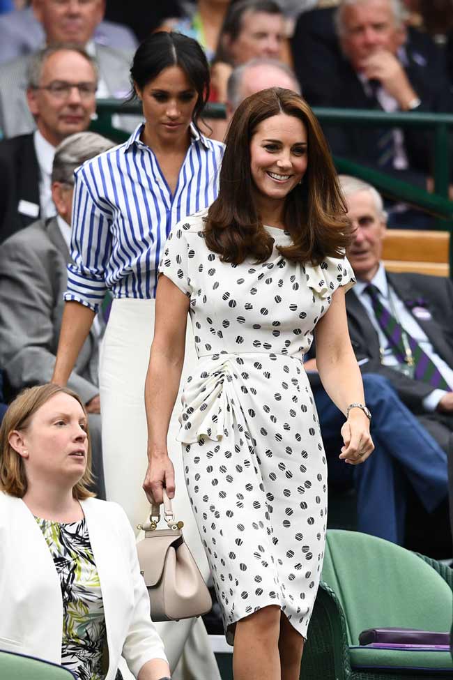 Kate dans une robe classique