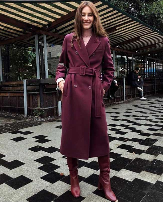 Elegant coat in burgundy