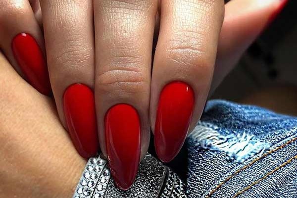 5 most fashionable shades of red manicure - beautiful ideas