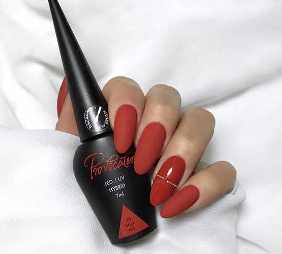 Manicure in a trendy brick red shade