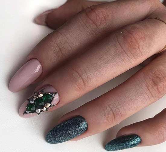 Star of rhinestones manicure for the new year