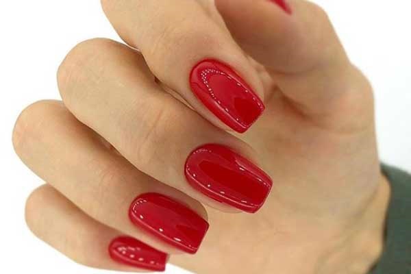 Elegant and original: ideas for manicure with red varnish