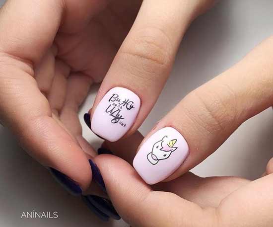 Message du nouvel an sur les ongles