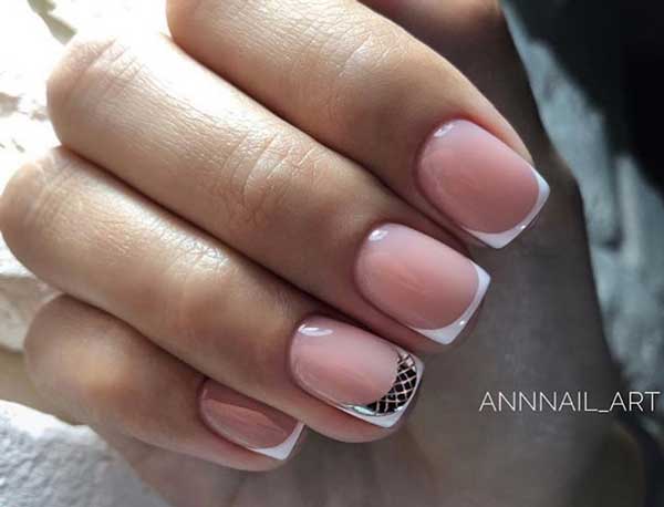 French and simple decoration on one nail