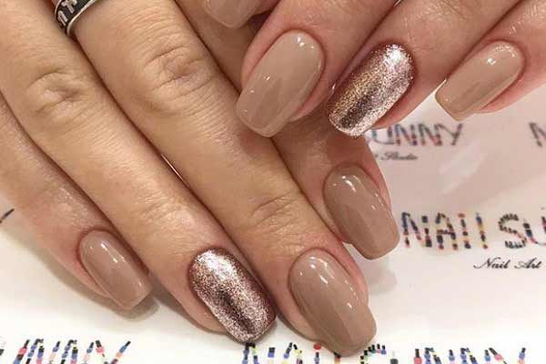 How to make your hands look prettier and younger - the choice of varnish