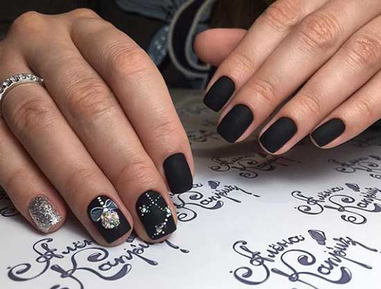 New year black manicure design