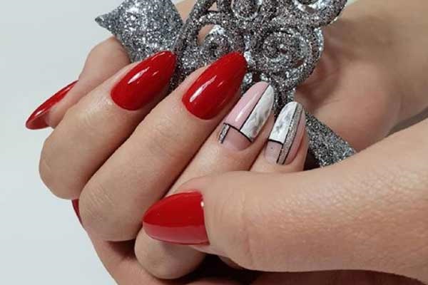 What color of manicure to choose for the new year 2019 photo