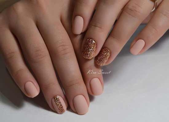 Matte short nails and gold sequins