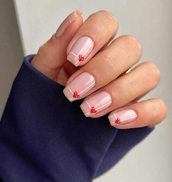 Conception d'ongles avec coeur rouge