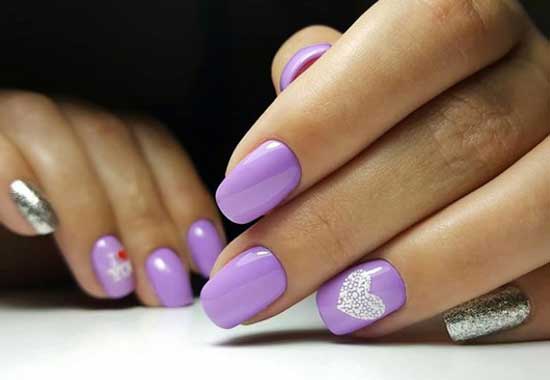 White openwork heart on the nails