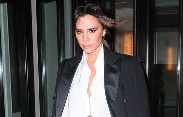 Le look monochrome de Victoria Beckham