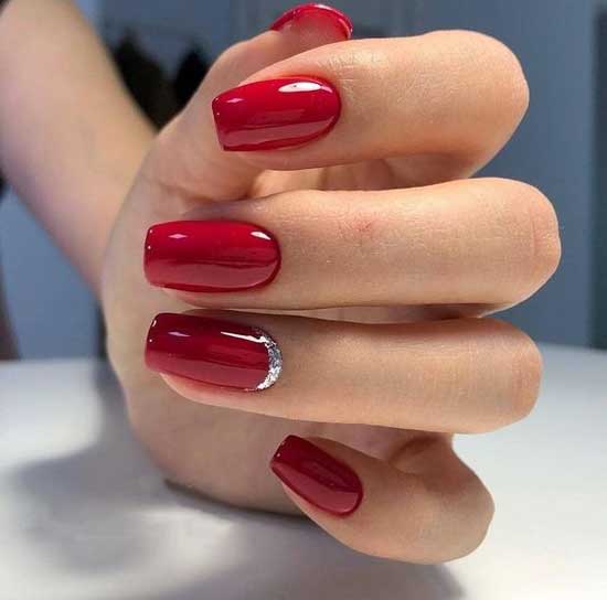 Red manicure for spring 2019